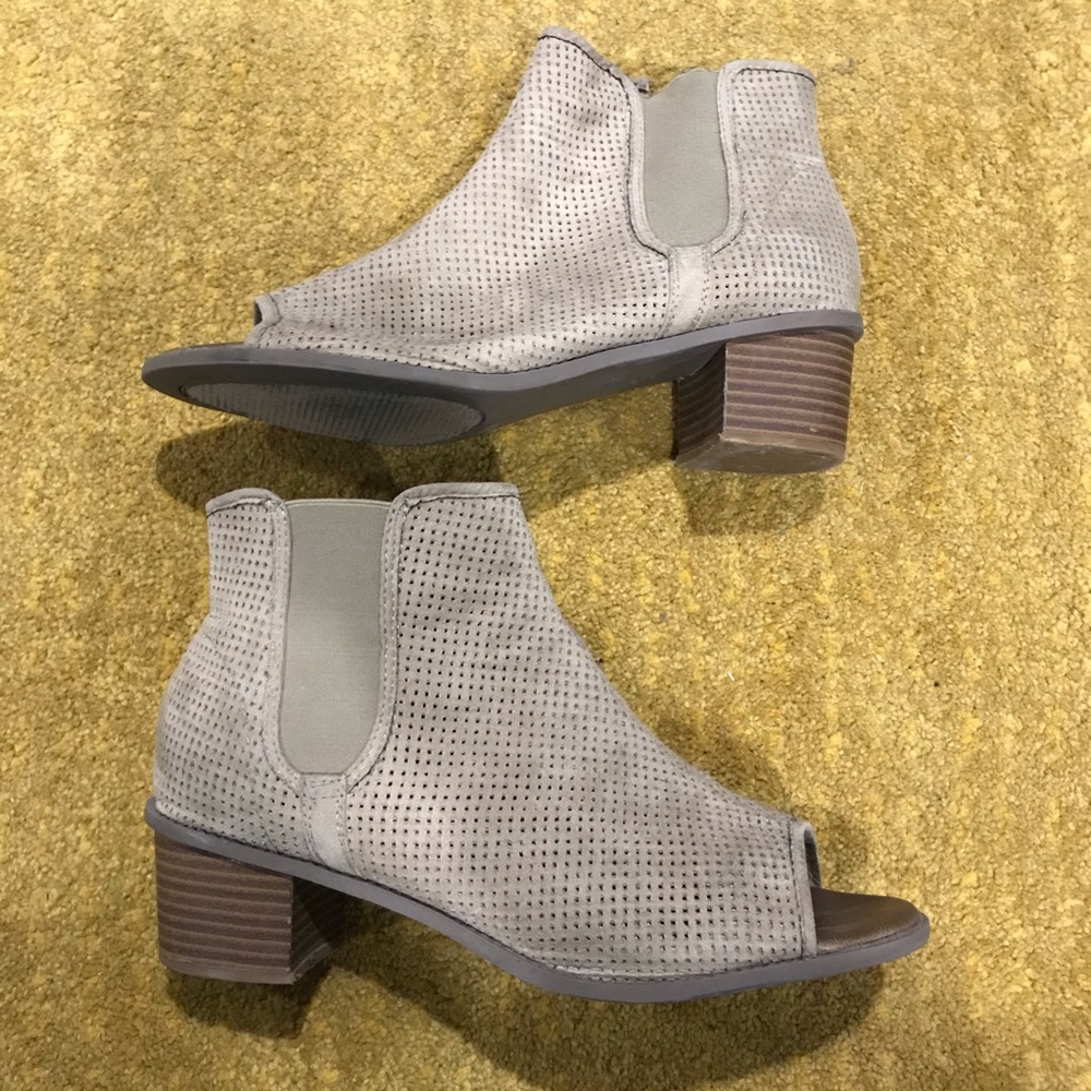 Size 12W tan open toe booties